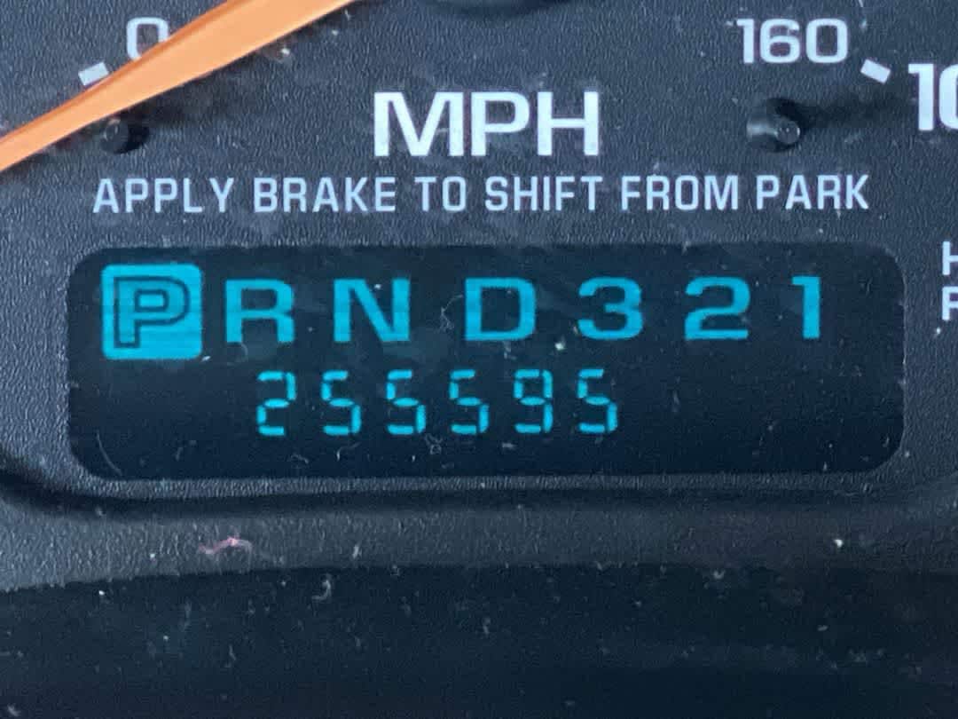 Thumbnail: 2002 Chevrolet Tahoe - 18