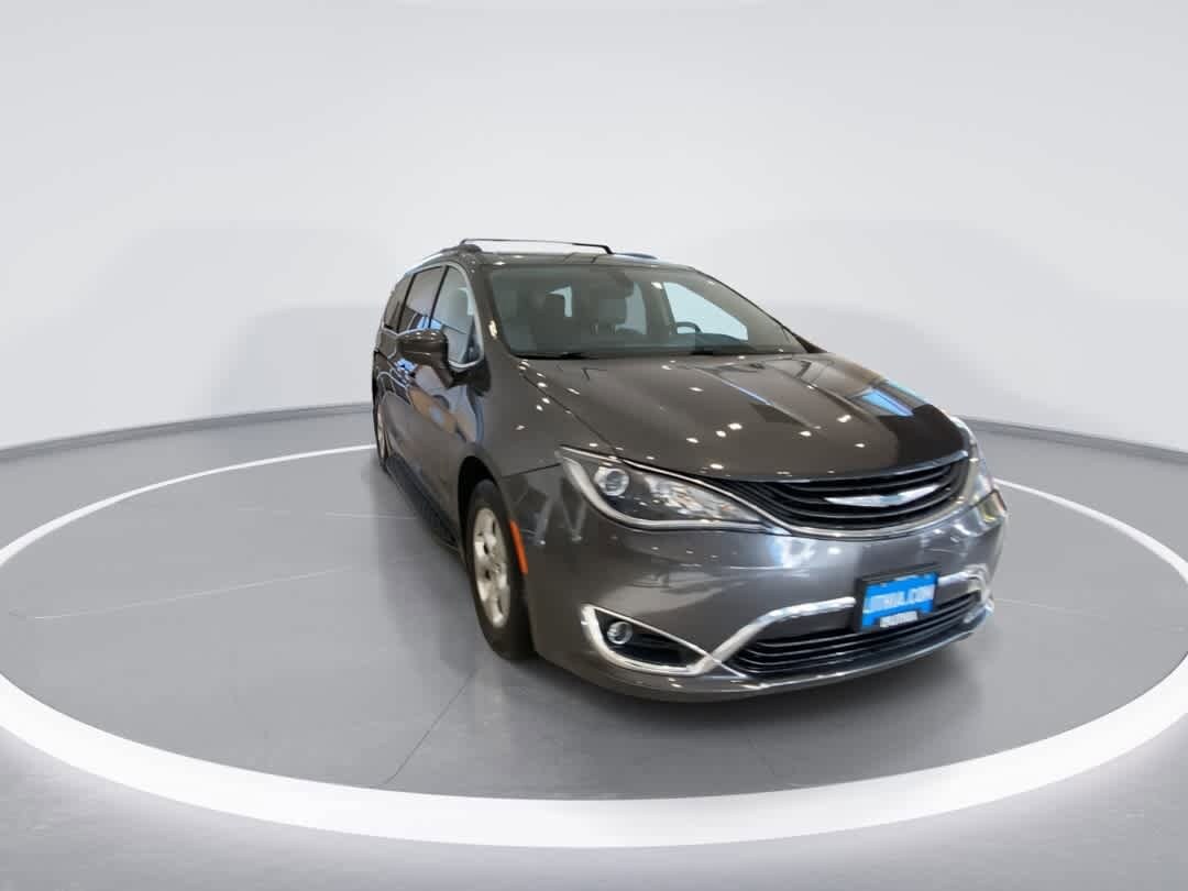 Thumbnail: 2017 Chrysler Pacifica - 2
