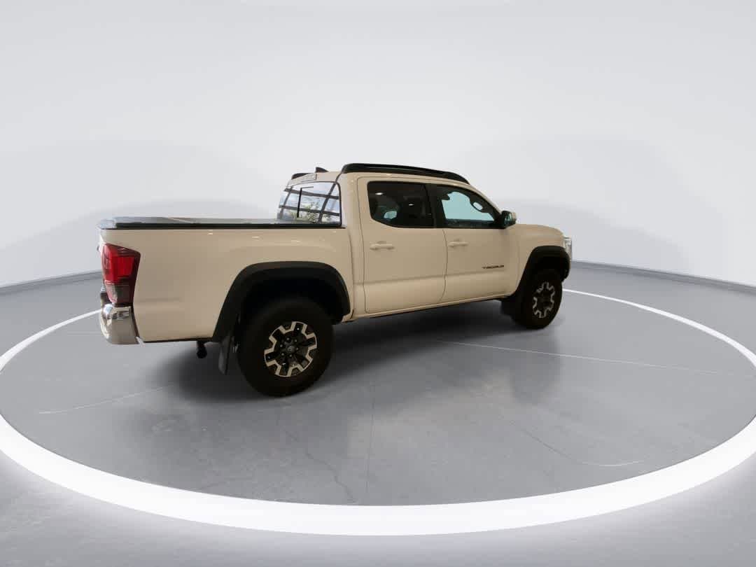 Thumbnail: 2018 Toyota Tacoma - 8