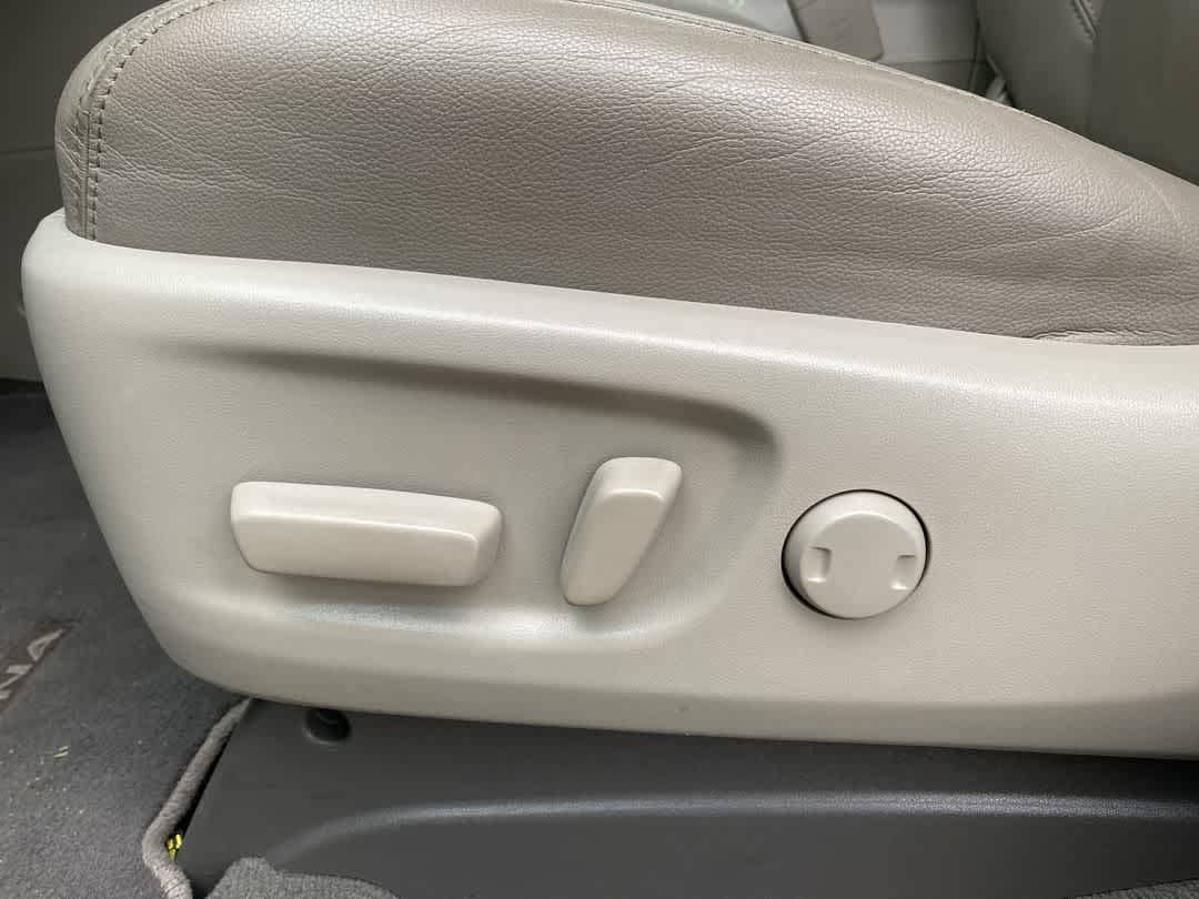 Thumbnail: 2020 Toyota Sienna - 12