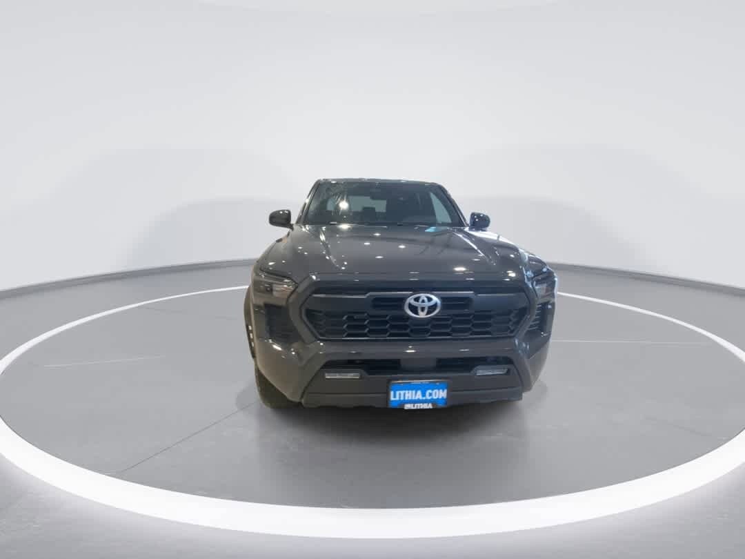 2025 Toyota Tacoma TRD Off-Road photo 3