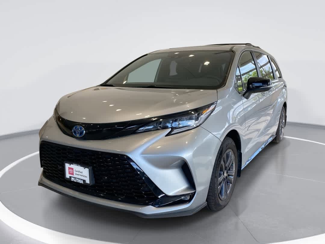 2025 Toyota Sienna XSE 7-Passenger Hybrid AWD's photo