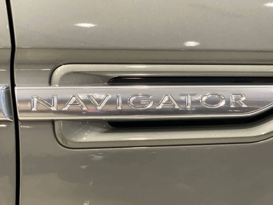 Thumbnail: 2020 Lincoln Navigator L - 12