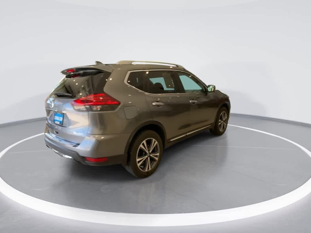 Thumbnail: 2017 Nissan Rogue - 8