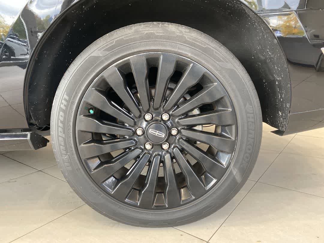 Thumbnail: 2020 Lincoln Navigator - 12