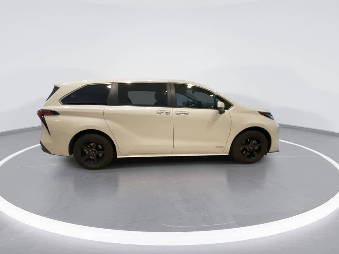 Thumbnail: 2021 Toyota Sienna - 9