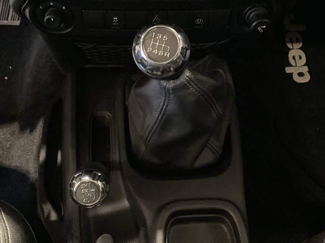 Thumbnail: 2015 Jeep Wrangler - 20