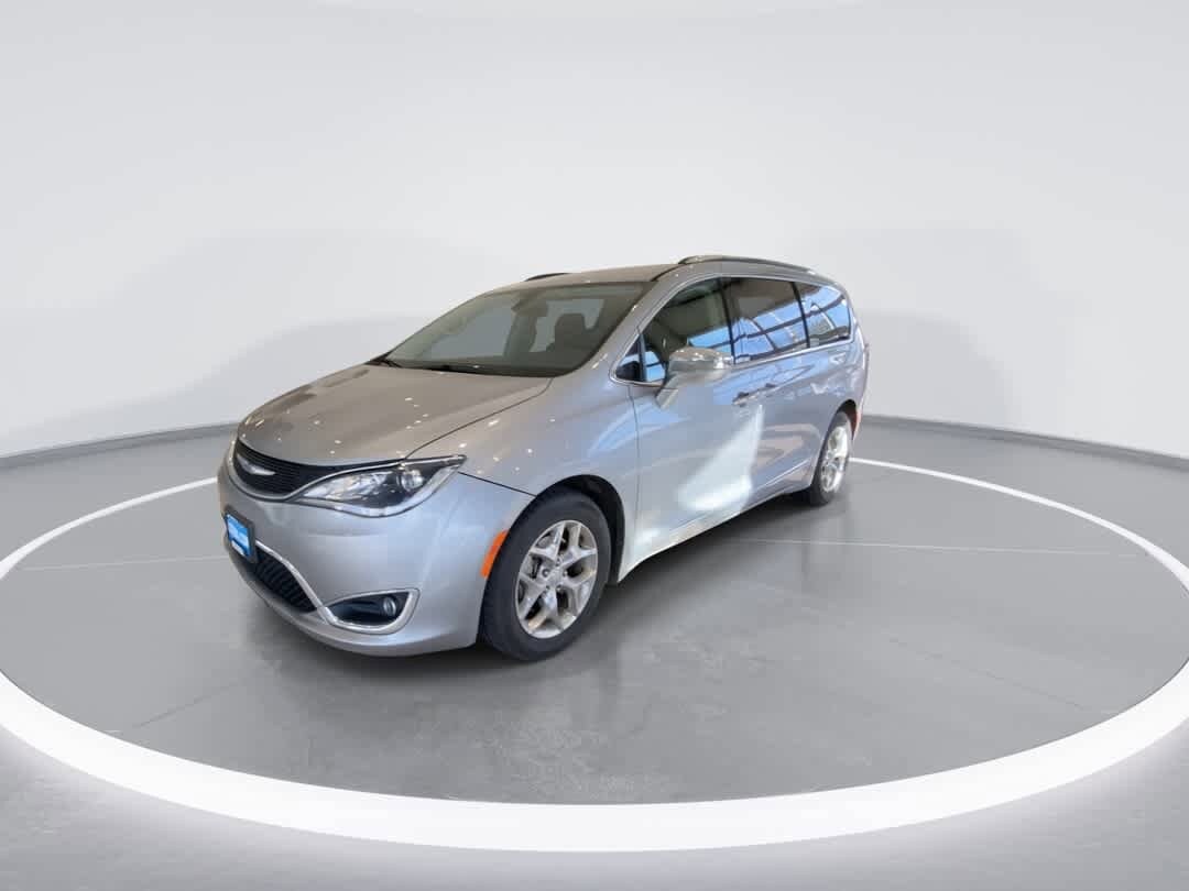 Thumbnail: 2018 Chrysler Pacifica - 4