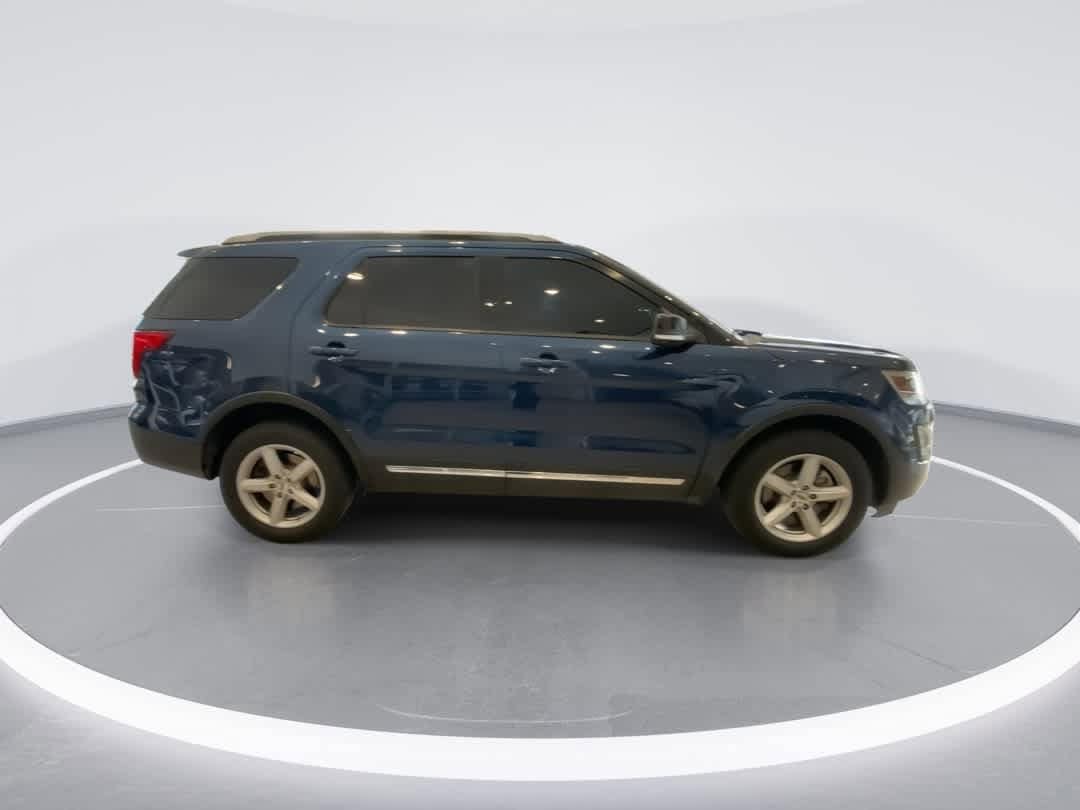 Thumbnail: 2017 Ford Explorer - 9