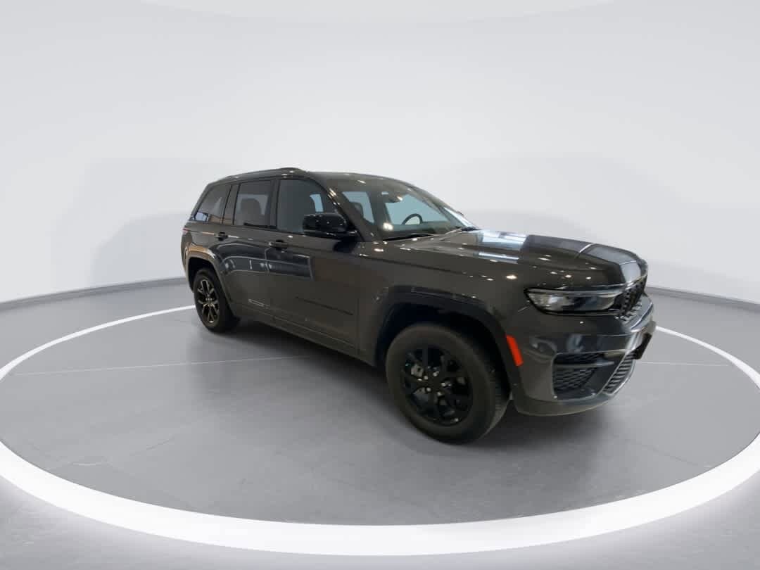 2024 Jeep Grand Cherokee Laredo photo 2