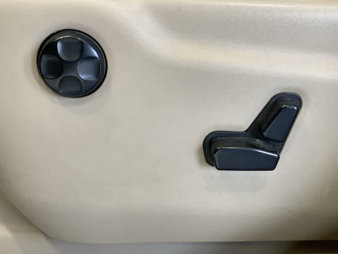 Thumbnail: 2017 Jeep Grand Cherokee - 15