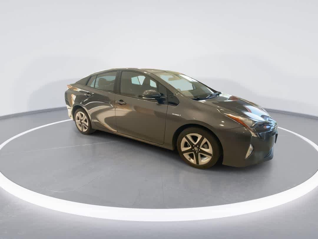 2016 Toyota Prius Three Touring 2