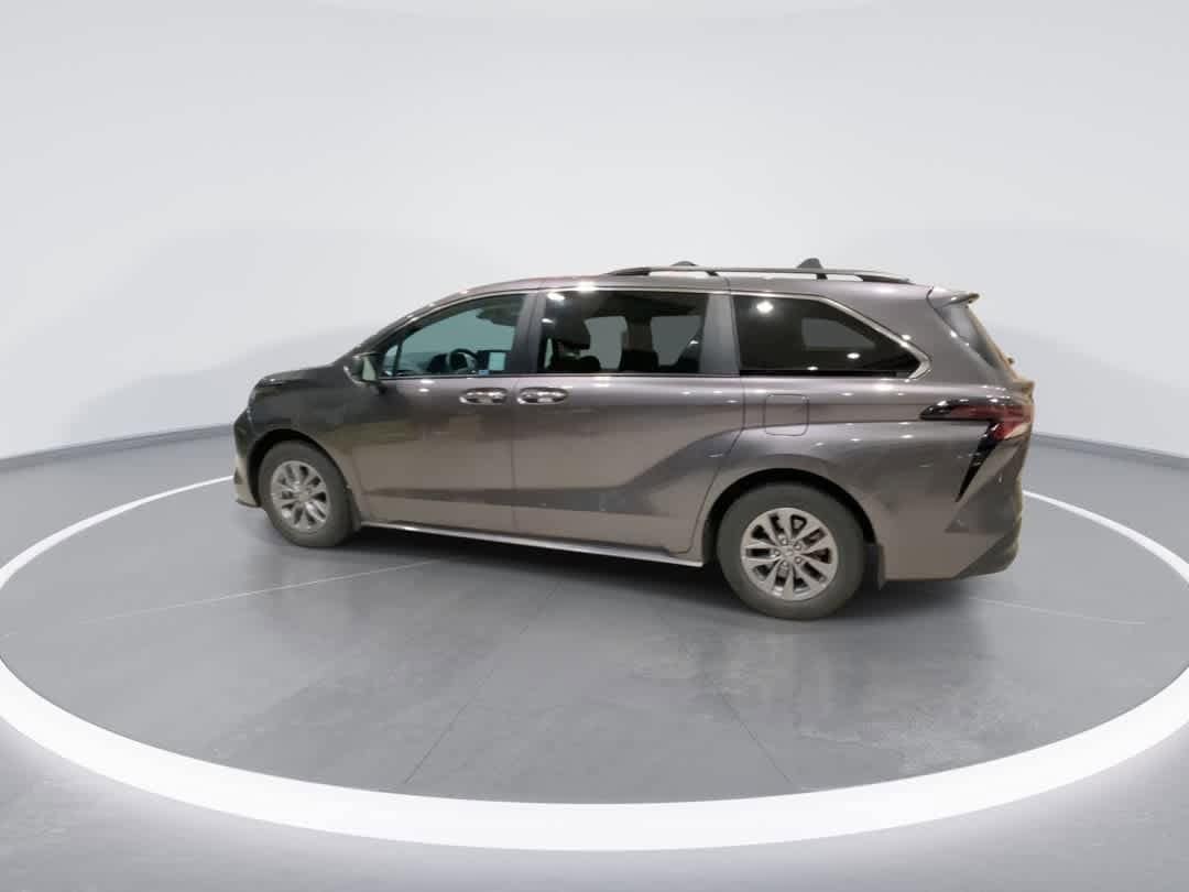 Thumbnail: 2024 Toyota Sienna - 6
