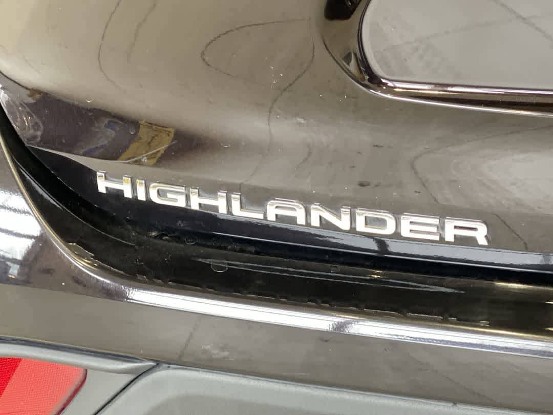 Thumbnail: 2022 Toyota Highlander - 11