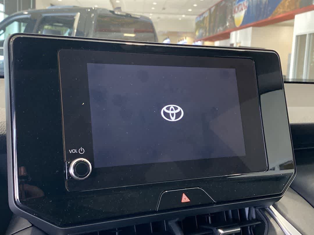 Thumbnail: 2023 Toyota Venza - 16