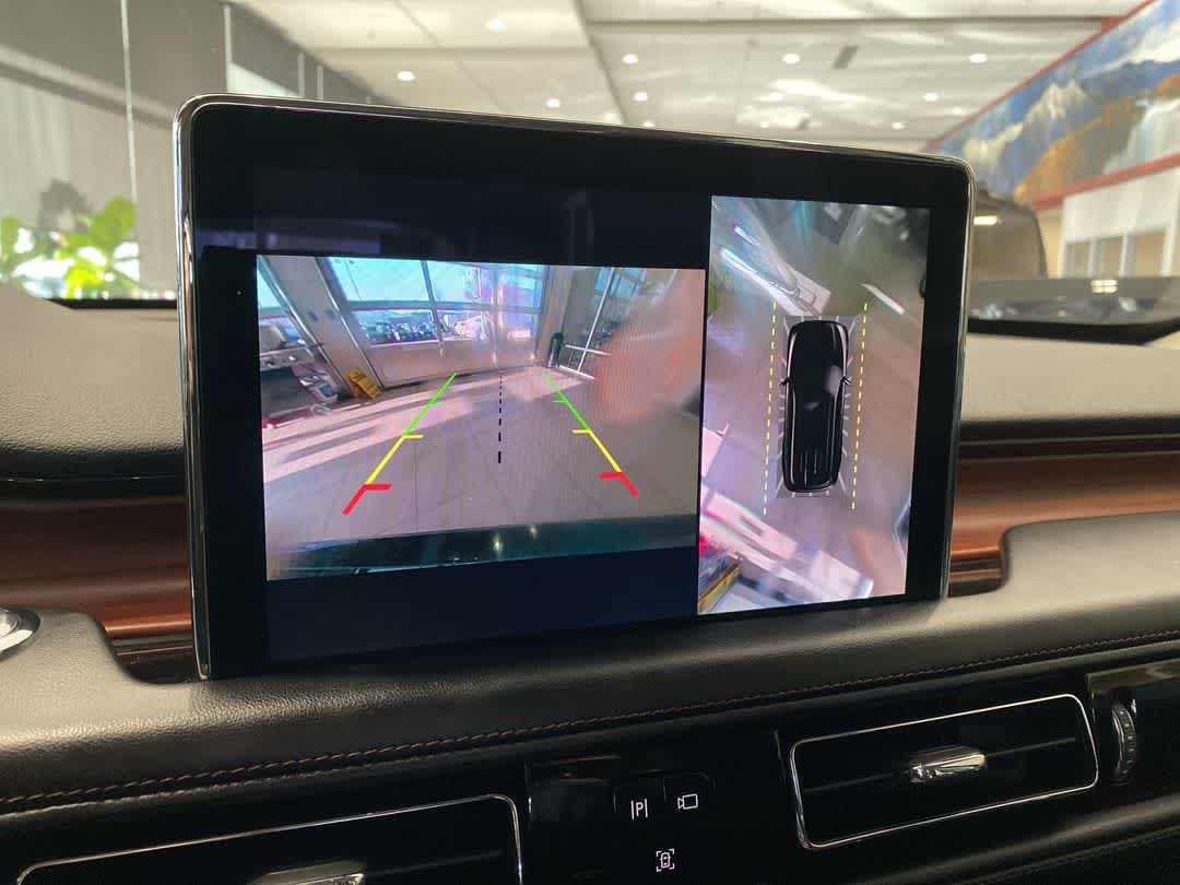 Thumbnail: 2022 Lincoln Aviator - 17