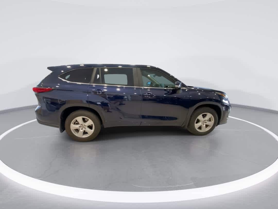 Thumbnail: 2023 Toyota Highlander - 9