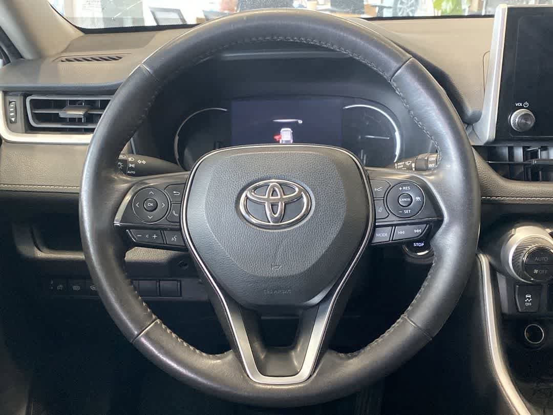 Thumbnail: 2023 Toyota RAV4 - 17