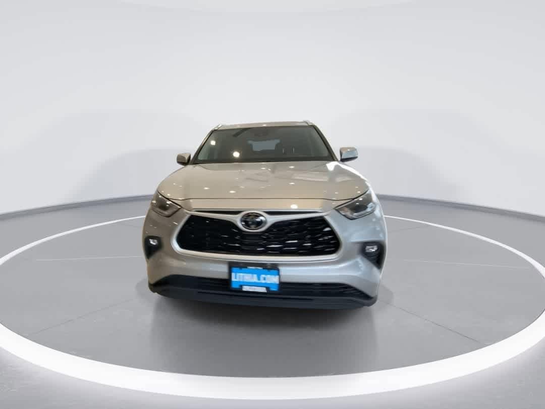 Thumbnail: 2021 Toyota Highlander - 3