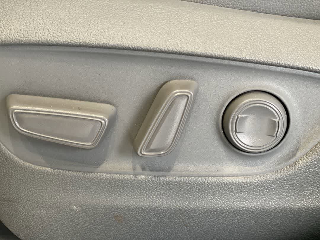 Thumbnail: 2023 Toyota Highlander - 15