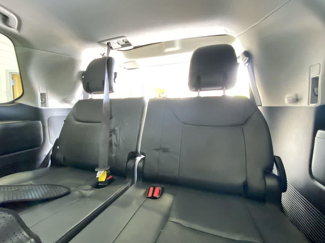 2017 Lexus LX 570 - Photo 25