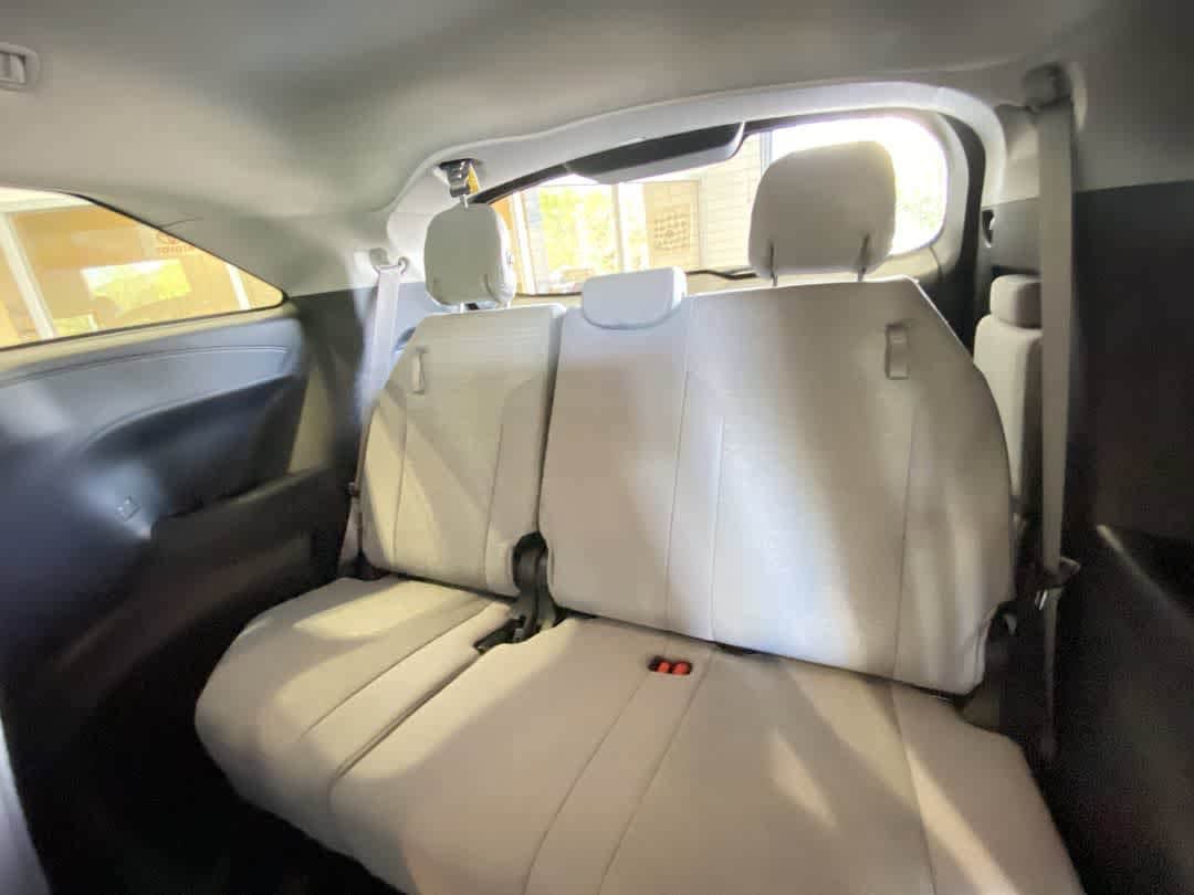 Thumbnail: 2025 Toyota Sienna - 25