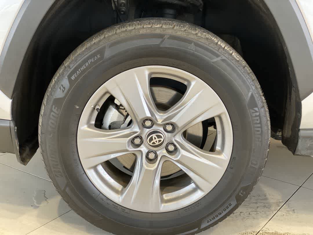 Thumbnail: 2023 Toyota RAV4 - 13