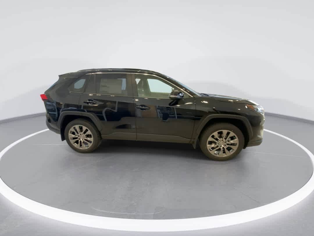 Thumbnail: 2025 Toyota RAV4 - 9