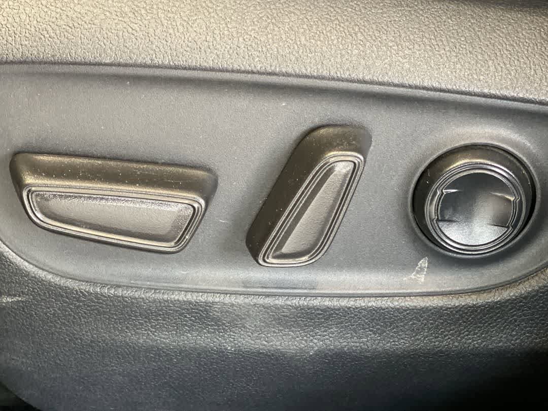 Thumbnail: 2025 Toyota RAV4 - 15