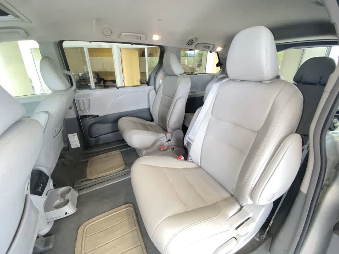 Thumbnail: 2019 Toyota Sienna - 24