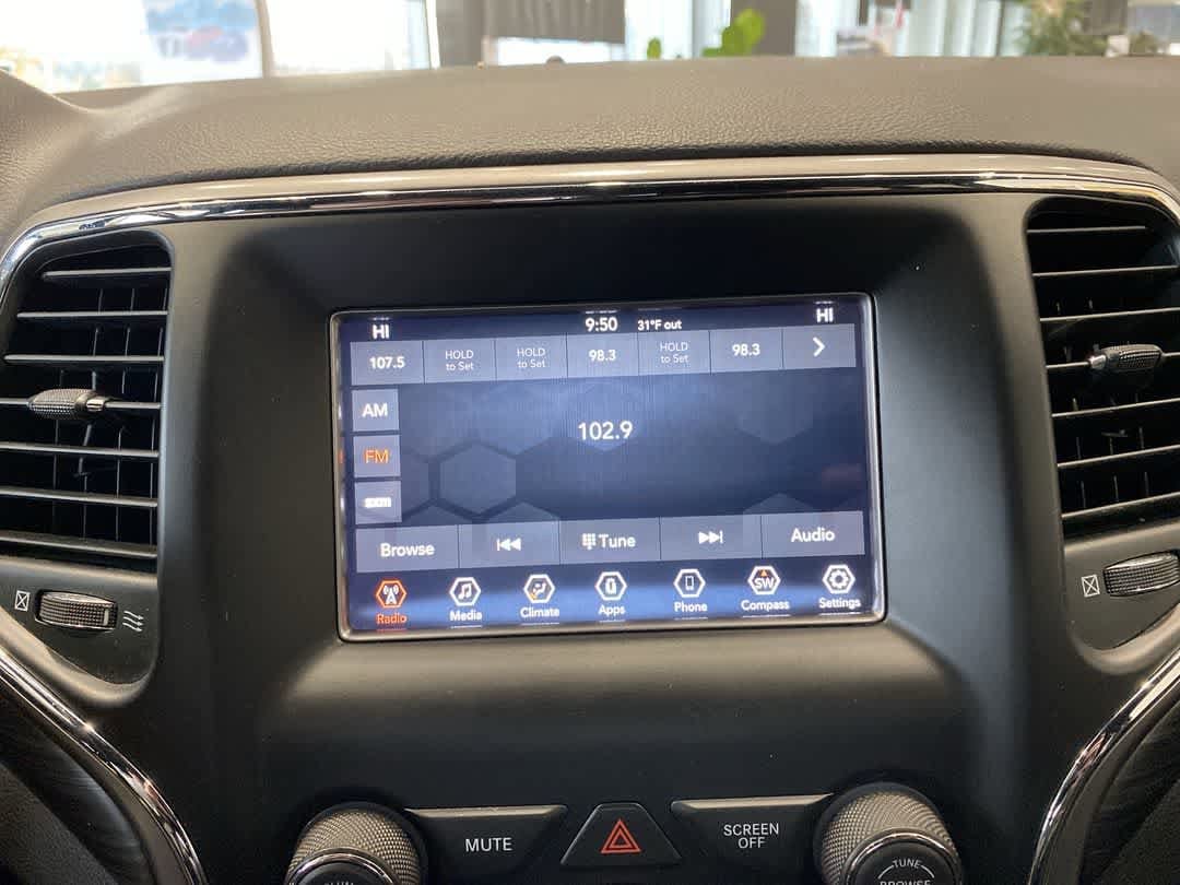 Thumbnail: 2020 Jeep Grand Cherokee - 17