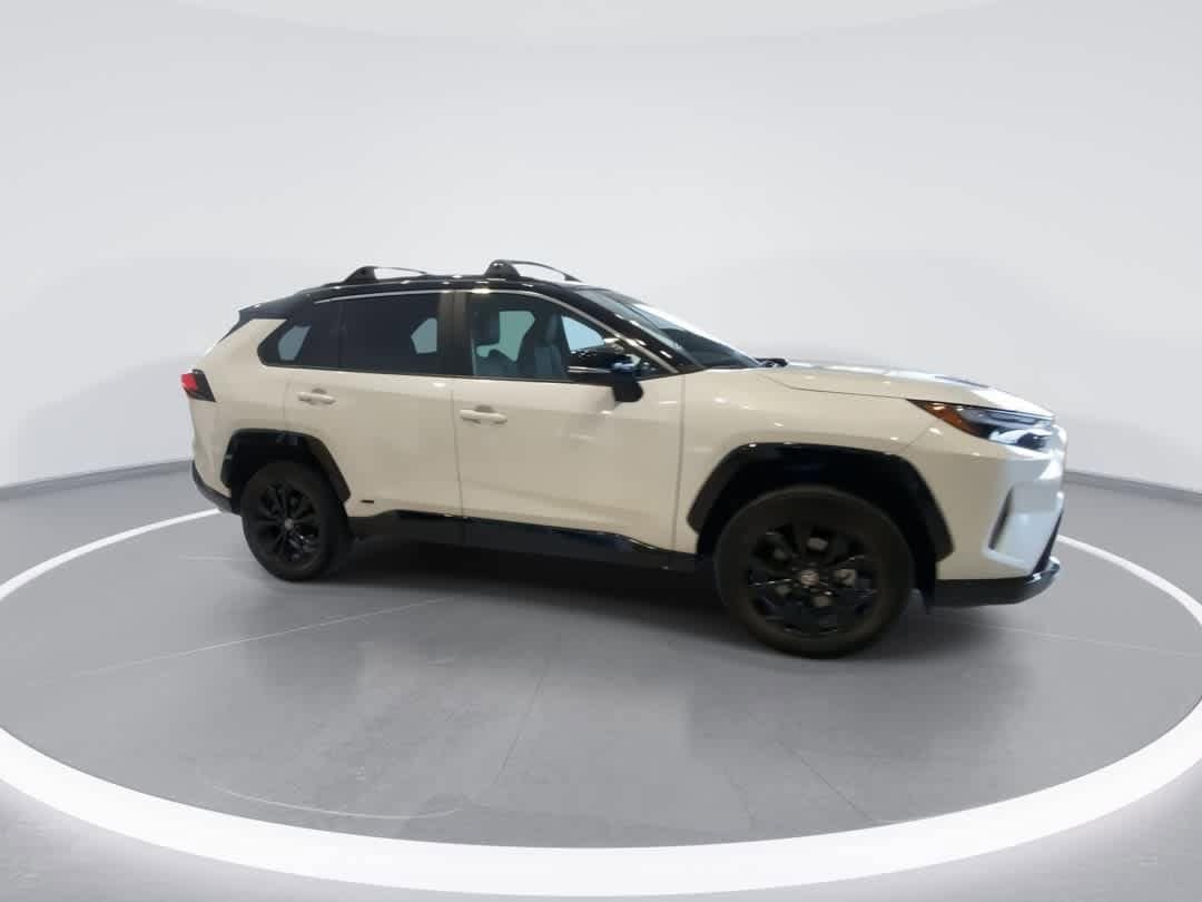 Thumbnail: 2022 Toyota RAV4 - 9