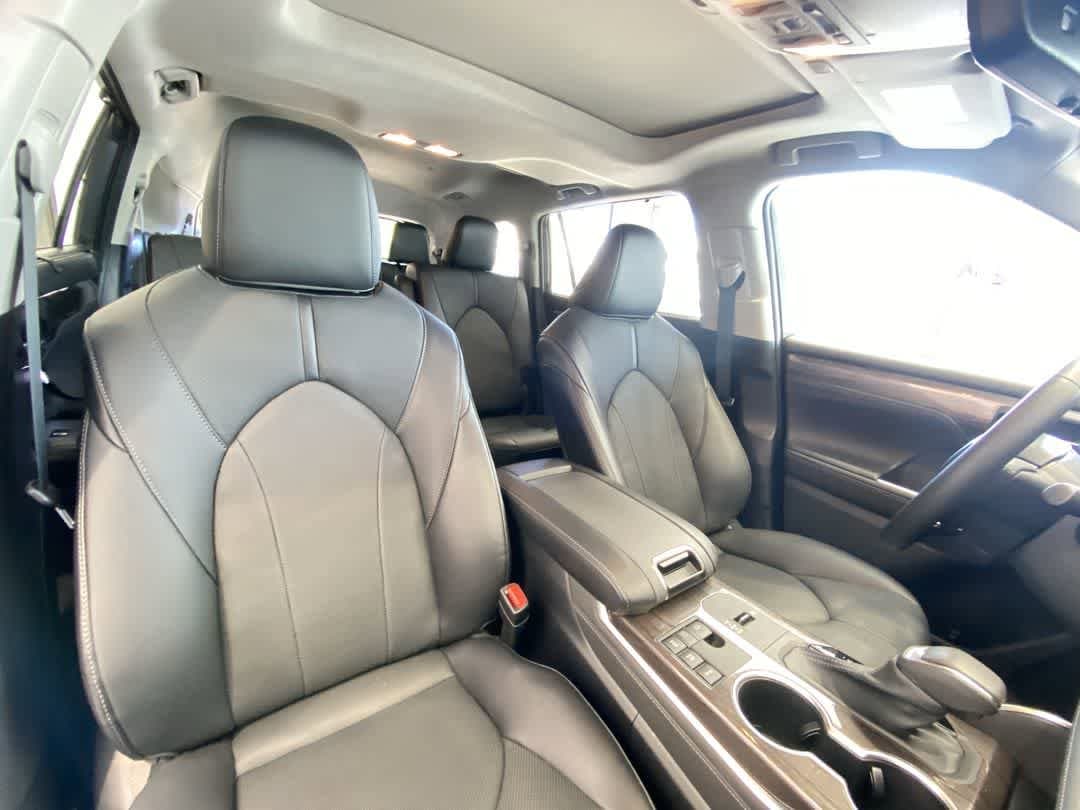 Thumbnail: 2023 Toyota Highlander - 28