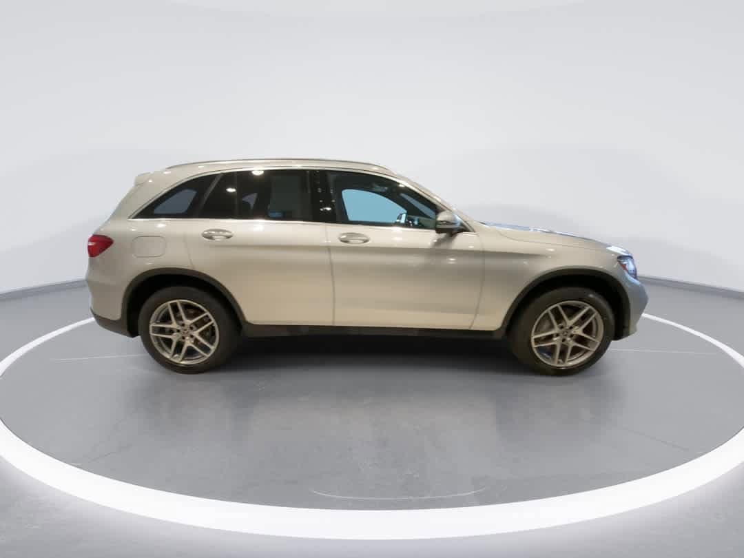 Thumbnail: 2018 Mercedes-Benz GLC - 9