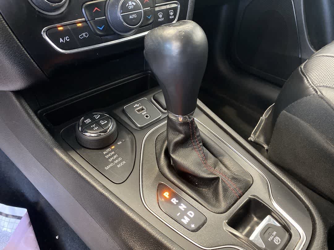 Thumbnail: 2020 Jeep Cherokee - 22