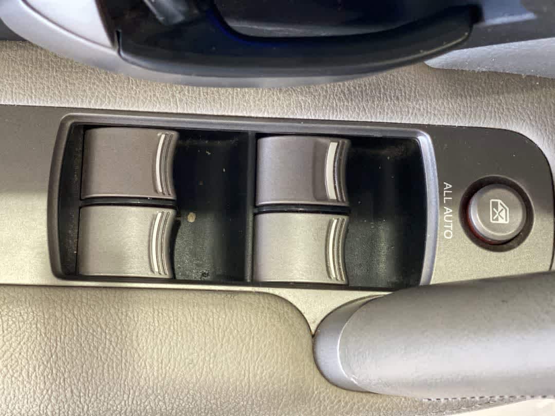 Thumbnail: 2010 Acura RL - 16