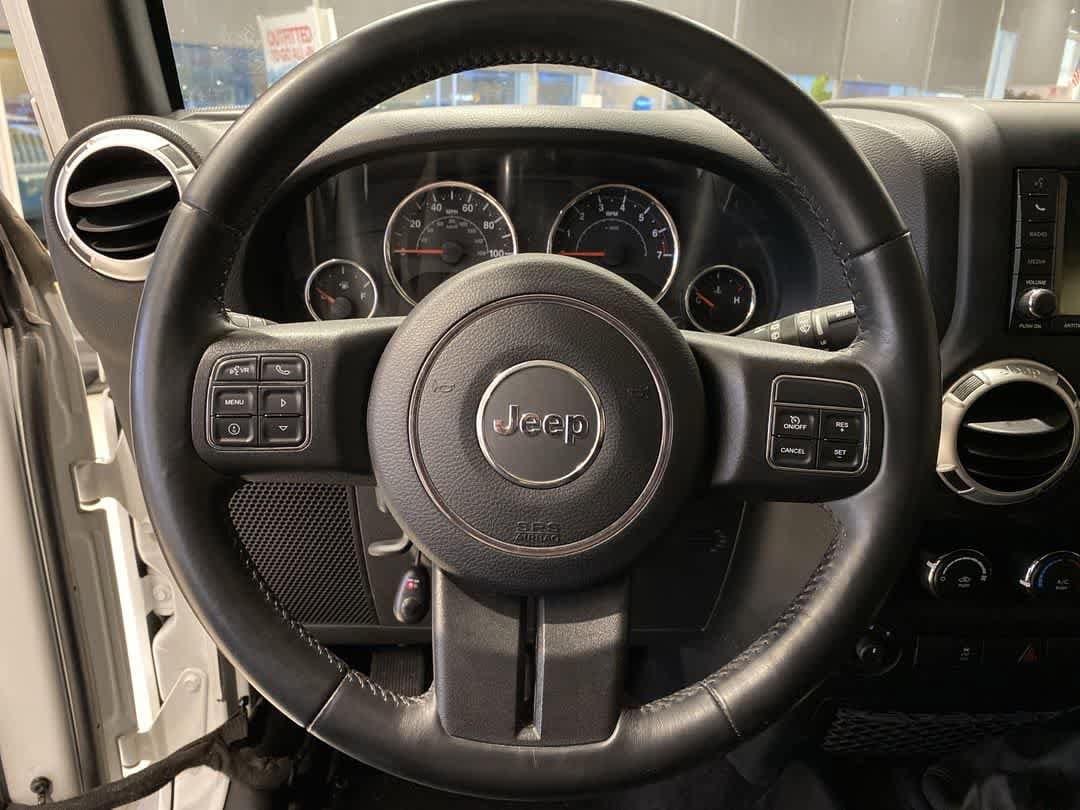 Thumbnail: 2015 Jeep Wrangler - 16