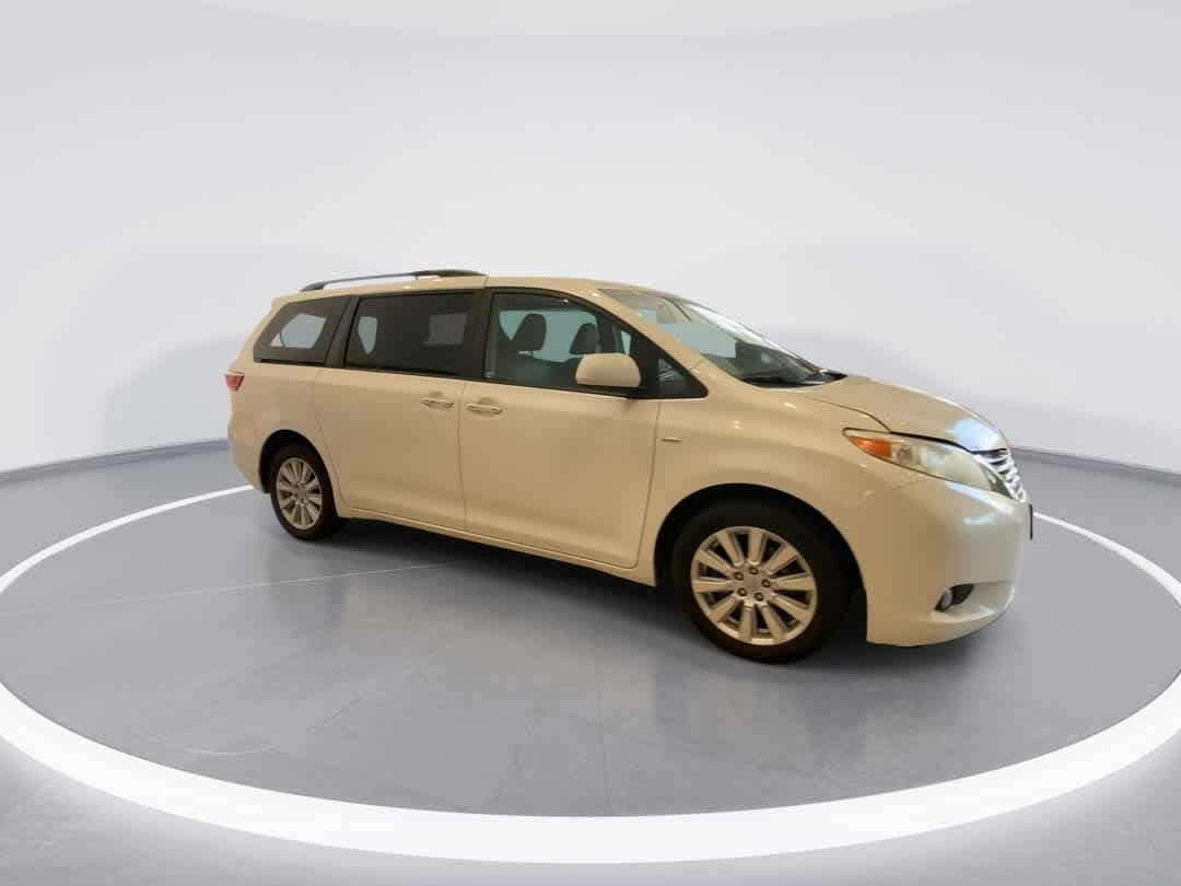 Thumbnail: 2017 Toyota Sienna - 2