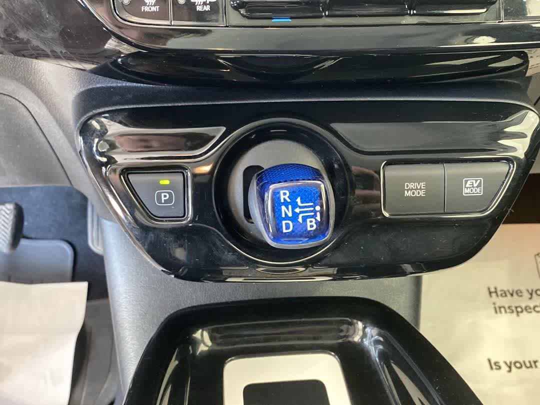 2016 Toyota Prius Three Touring 21