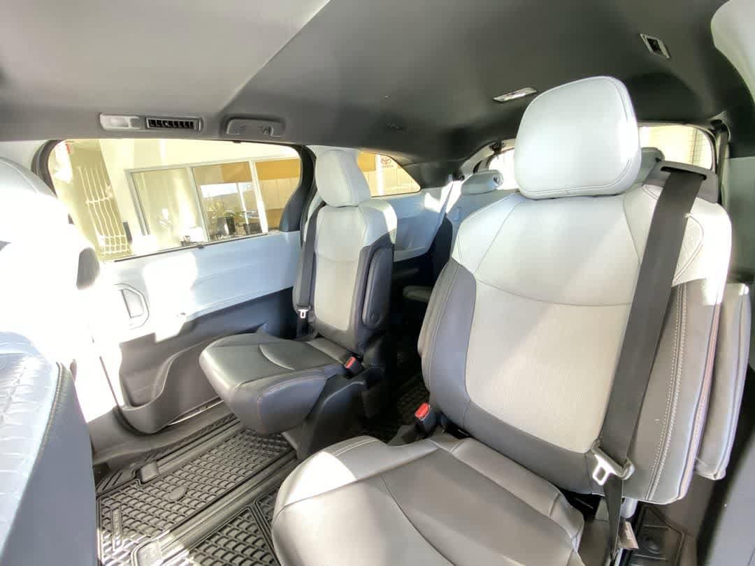 Thumbnail: 2022 Toyota Sienna - 26