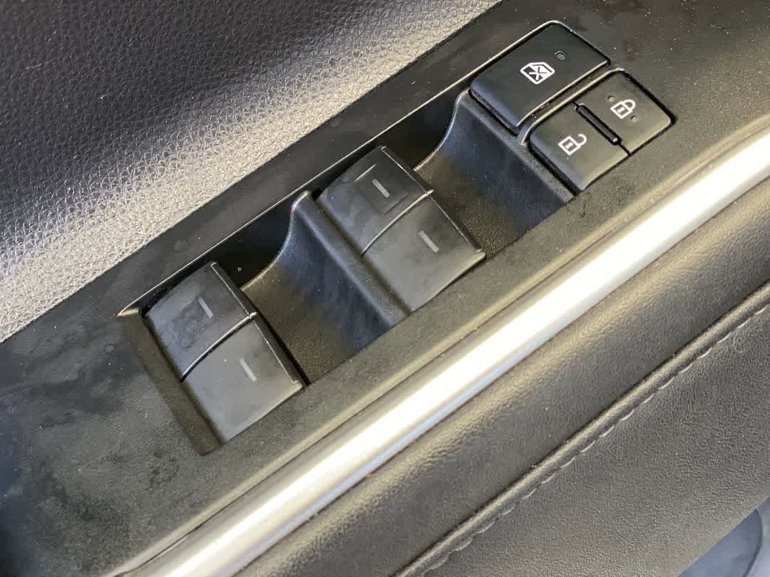 Thumbnail: 2021 Toyota Highlander - 15