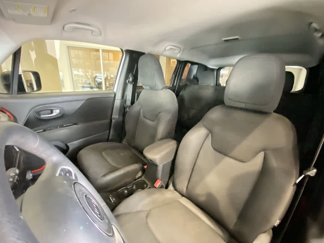 Thumbnail: 2018 Jeep Renegade - 14