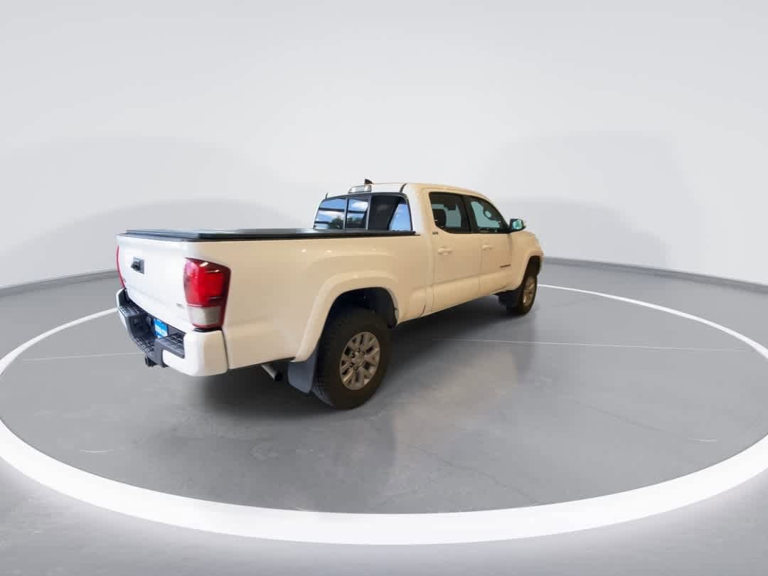 Thumbnail: 2019 Toyota Tacoma - 8