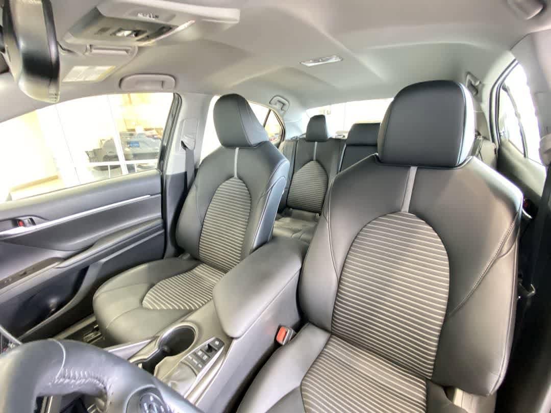 Thumbnail: 2022 Toyota Camry - 13