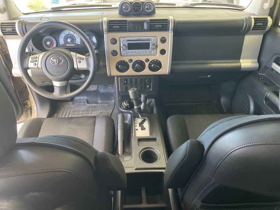 Thumbnail: 2013 Toyota FJ Cruiser - 22