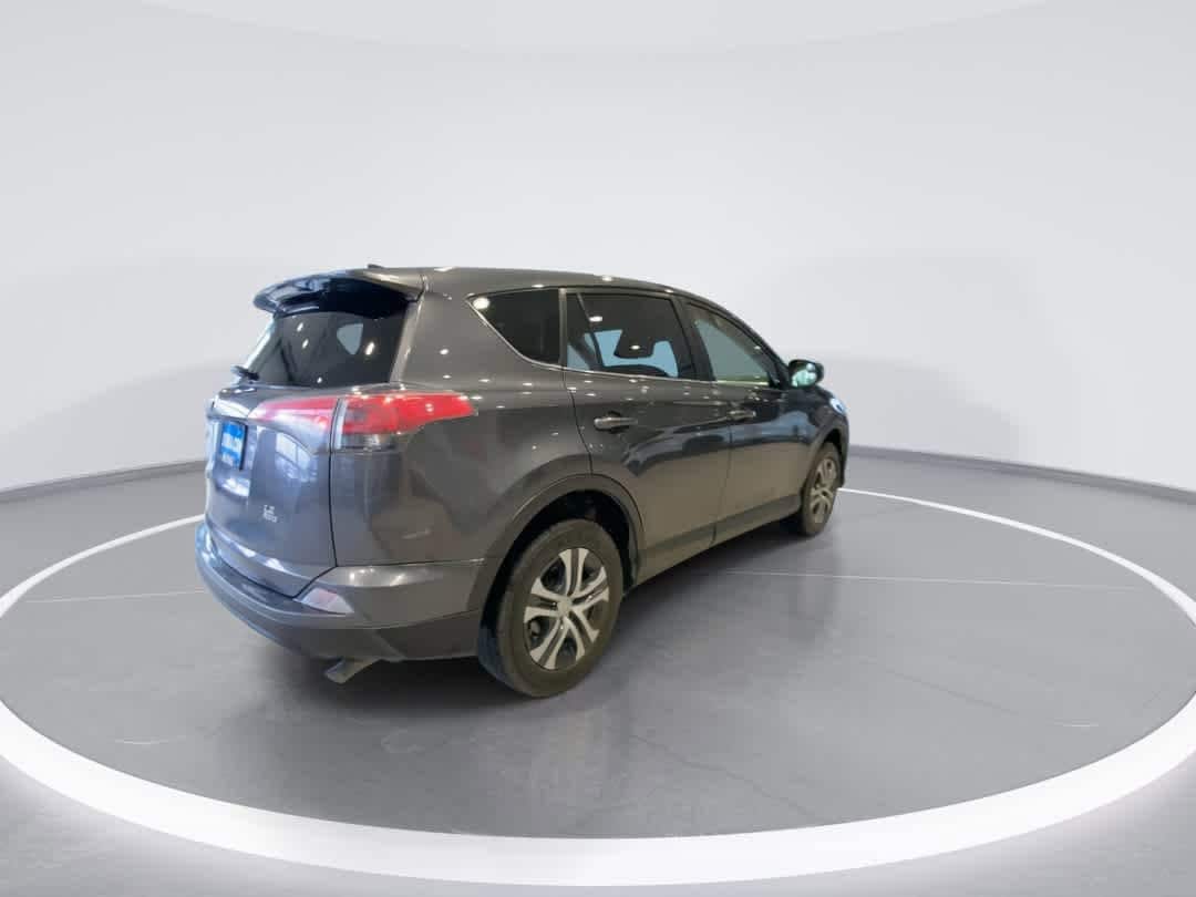 Thumbnail: 2018 Toyota RAV4 - 8