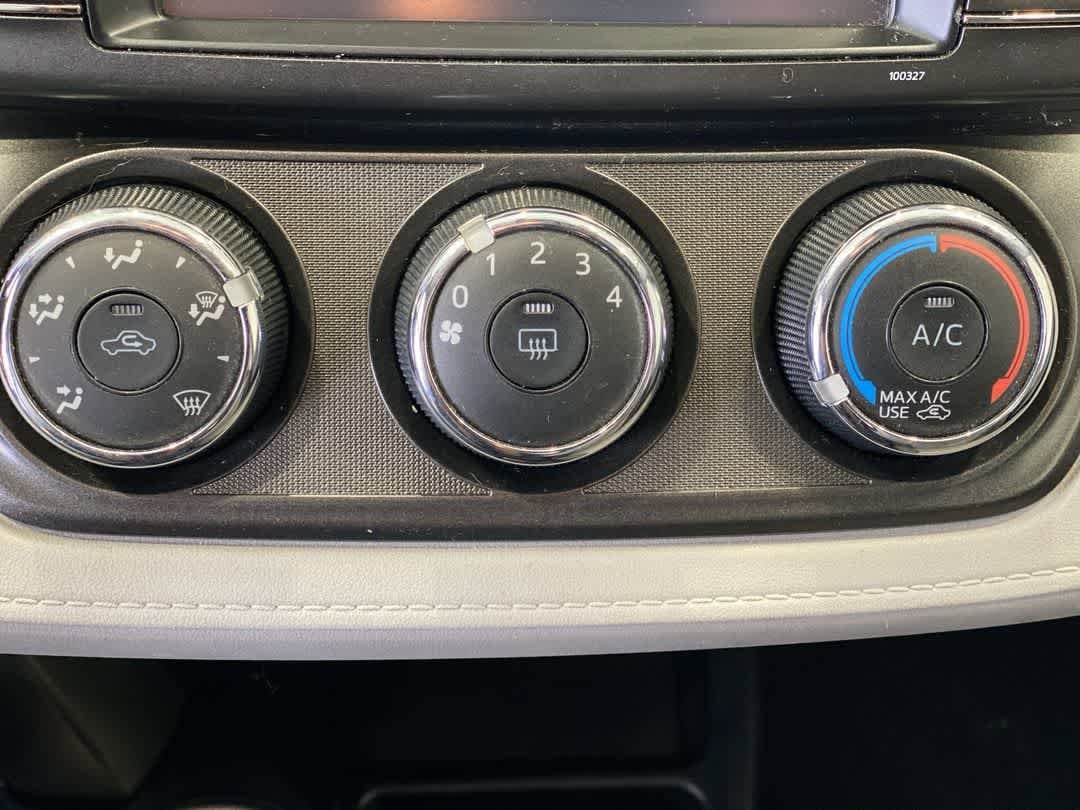 Thumbnail: 2015 Toyota RAV4 - 21