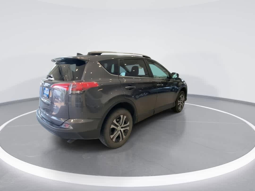 Thumbnail: 2017 Toyota RAV4 - 8