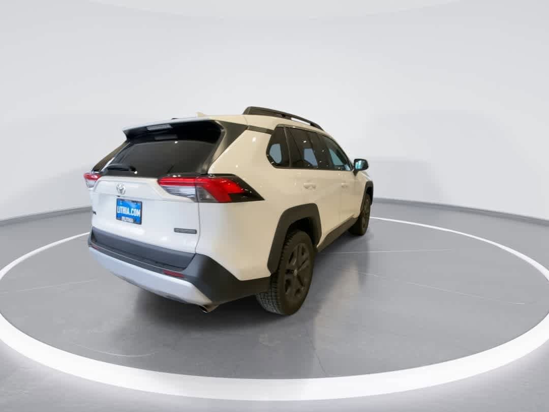 Thumbnail: 2022 Toyota RAV4 - 8