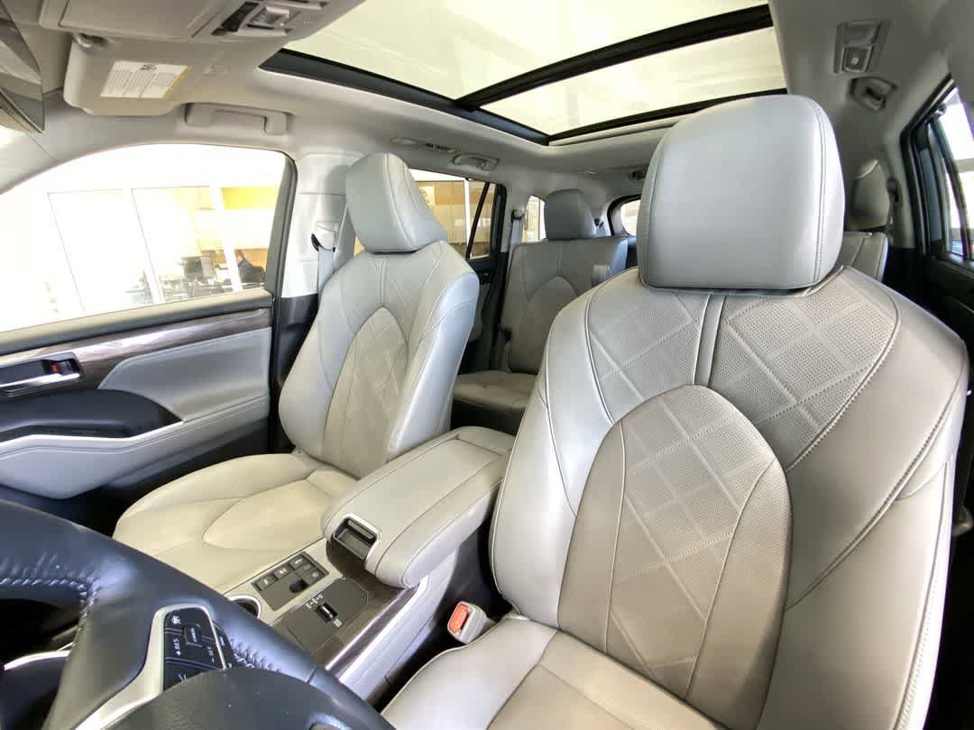 Thumbnail: 2023 Toyota Highlander - 14